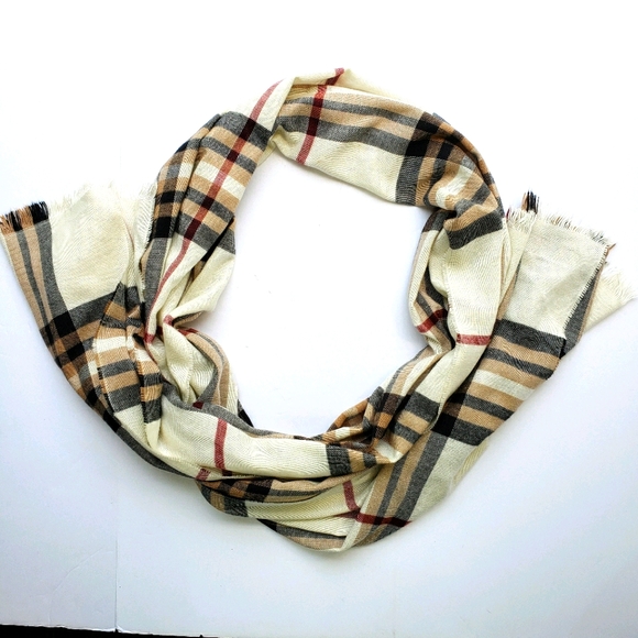 V. FRAAS Accessories - V. Fraas Cashmink plaid scarf with fringe edges